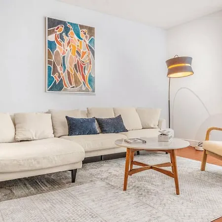 1Br Suite With High End Amenities,King Bed And Wfh Setup